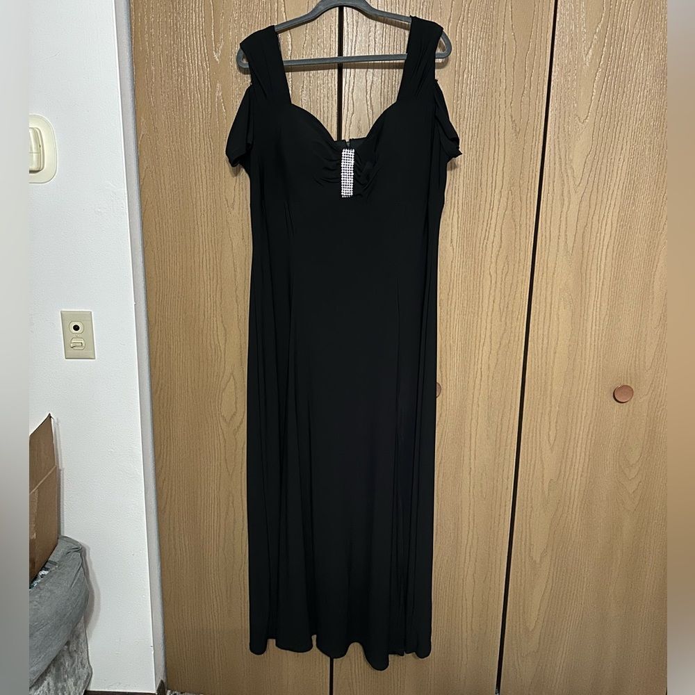 NWT R&M Richards Women's One Piece Long Missy Cold Shoulder Gown Size 18W